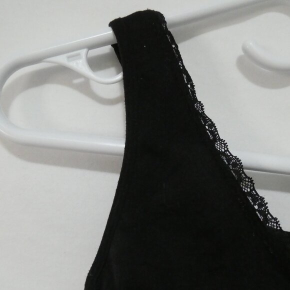 MARILYN MONROE | medium | Black Lace Trim Sports Bra - Picture 3 of 14